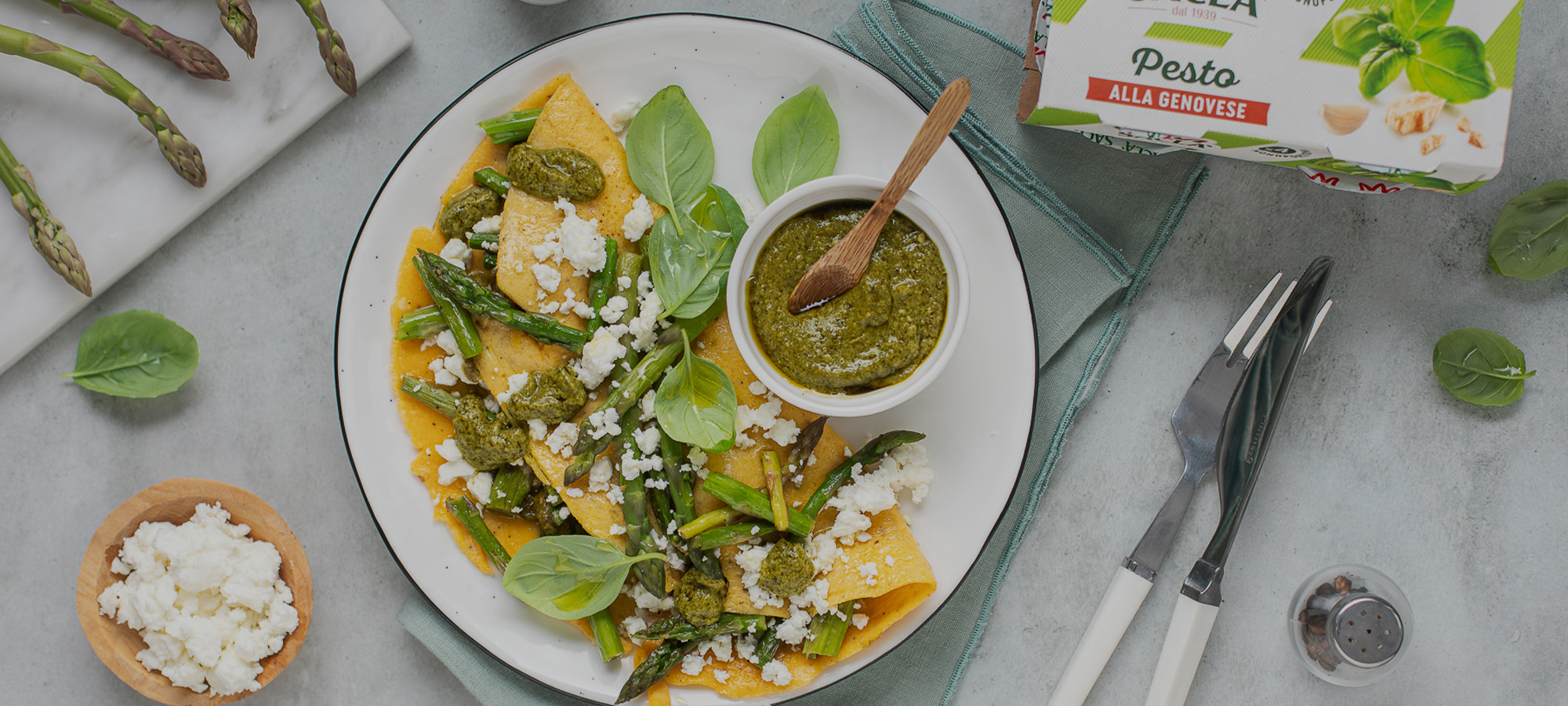 Omelette con feta, asparagi e Pesto alla Genovese