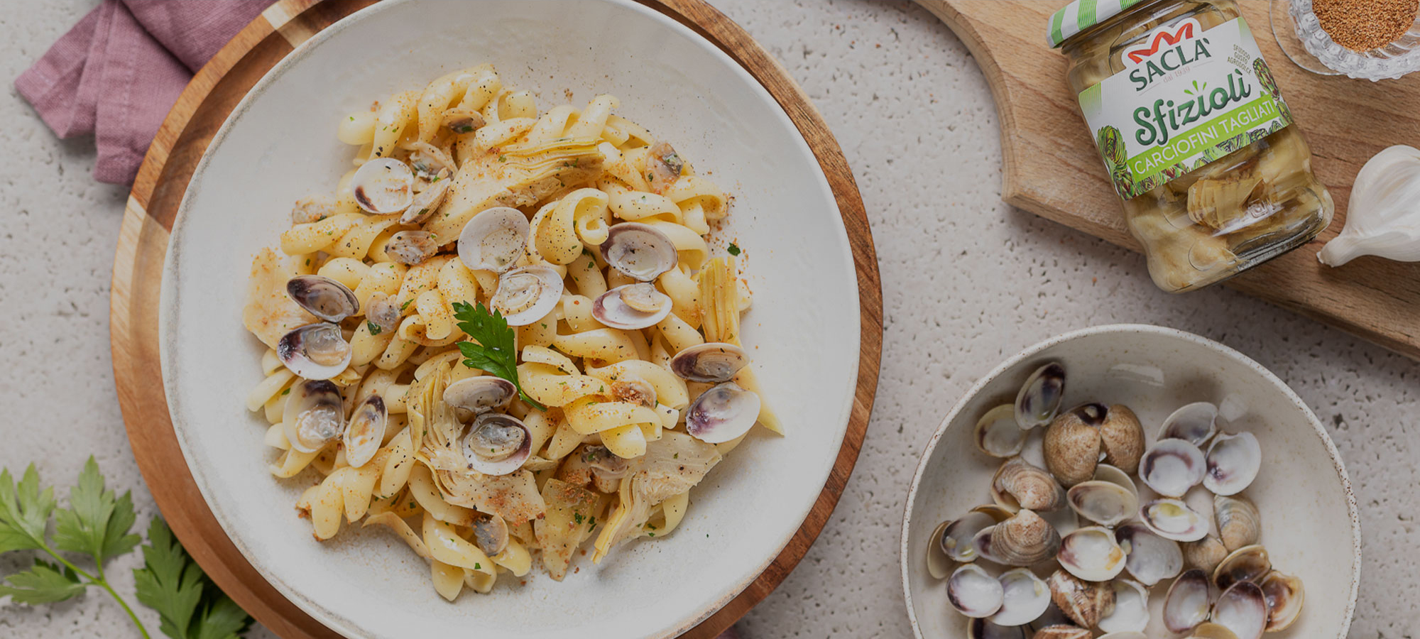 Fusilli con vongole, Carciofini e bottarga