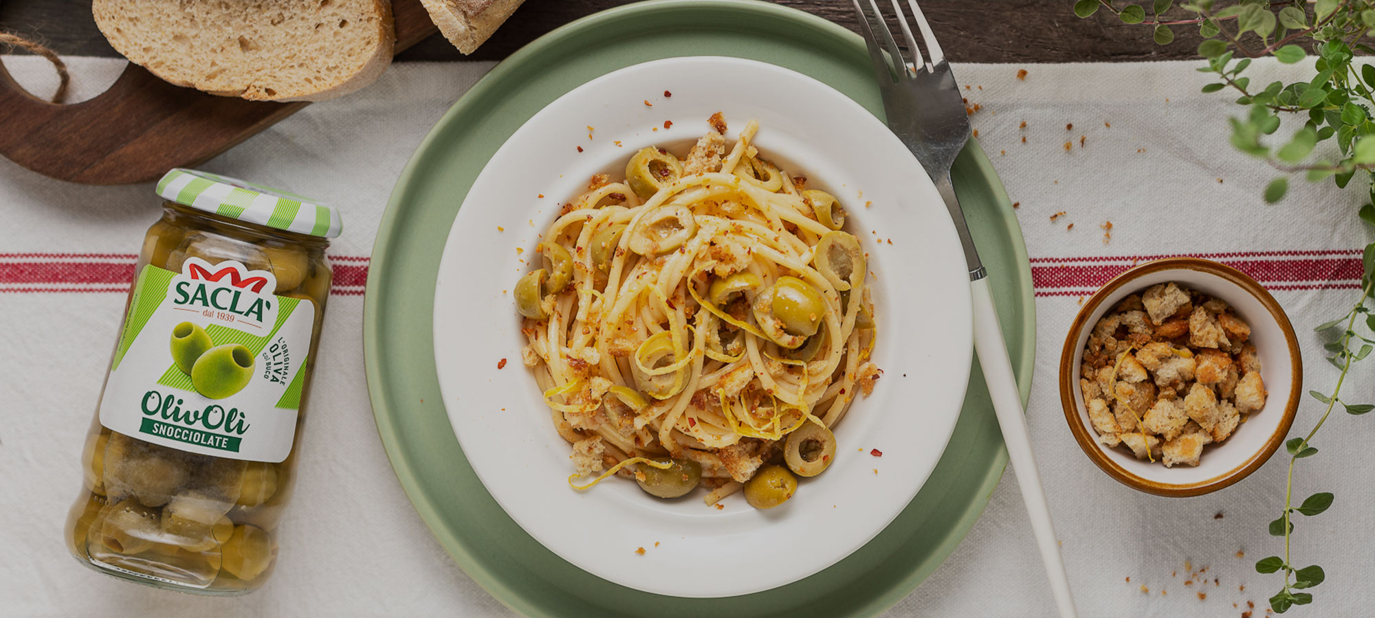 Spaghetti alle Olive Verdi Snocciolate, parmigiano, e briciole di pane al limone