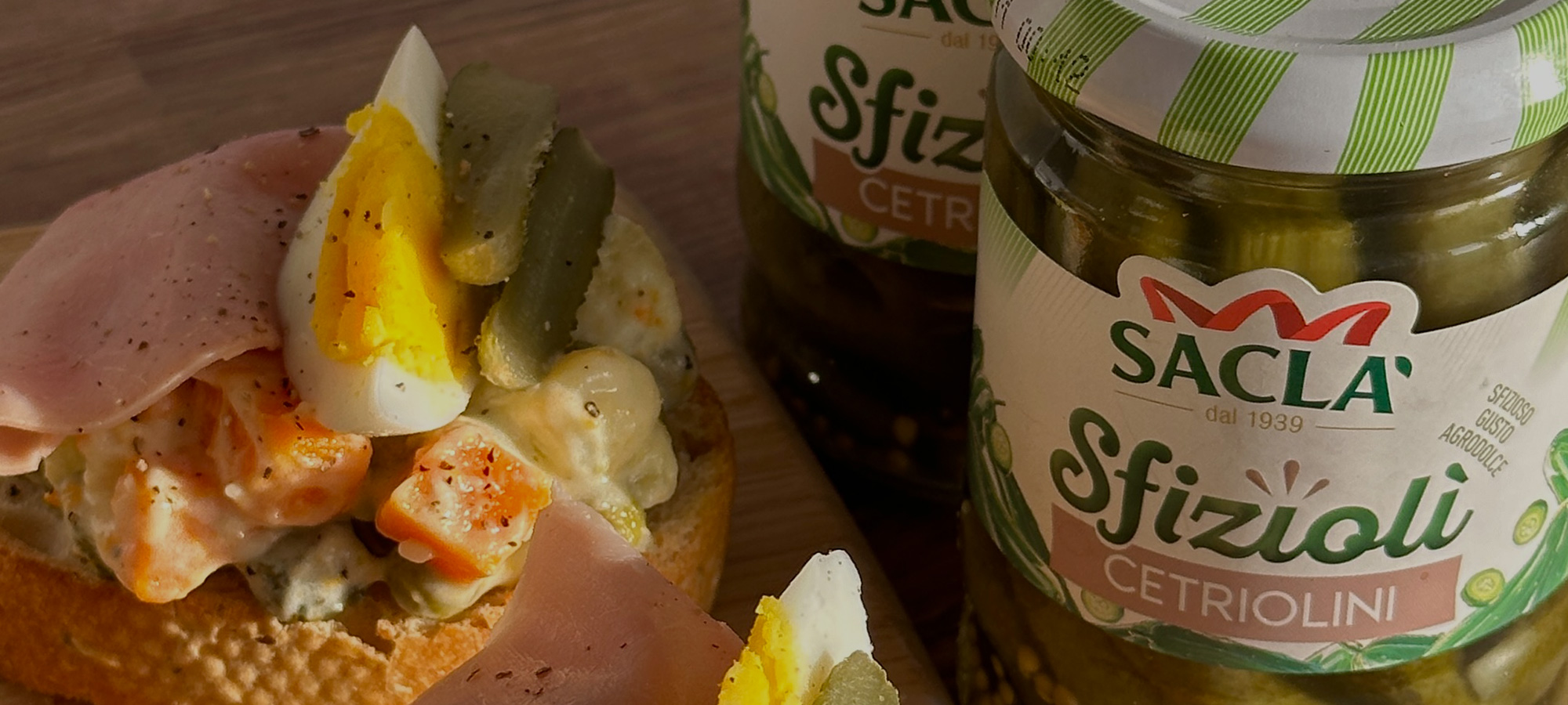 Chlebicky con Insalata Russa e Cetriolini Sfiziolì