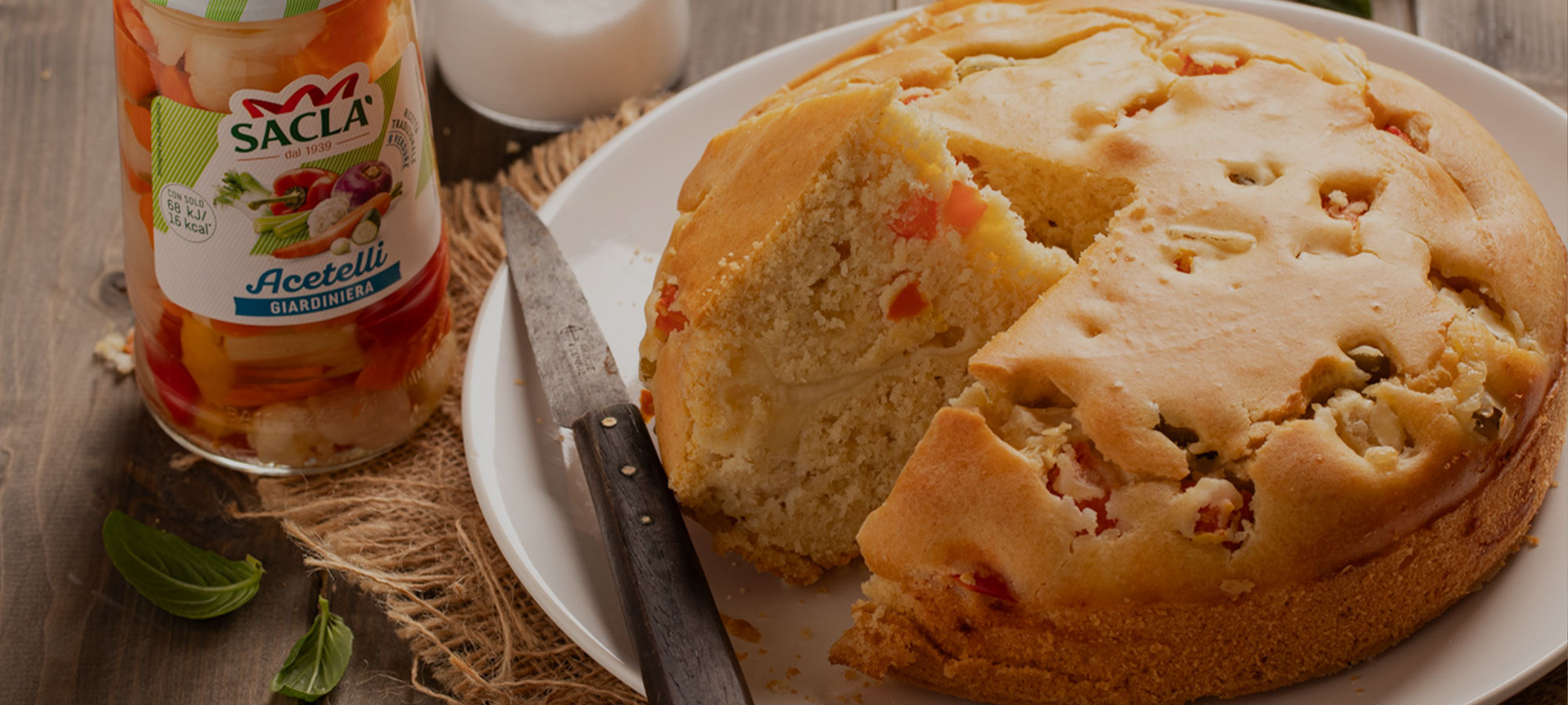 Torta rustica con formaggio e giardiniera