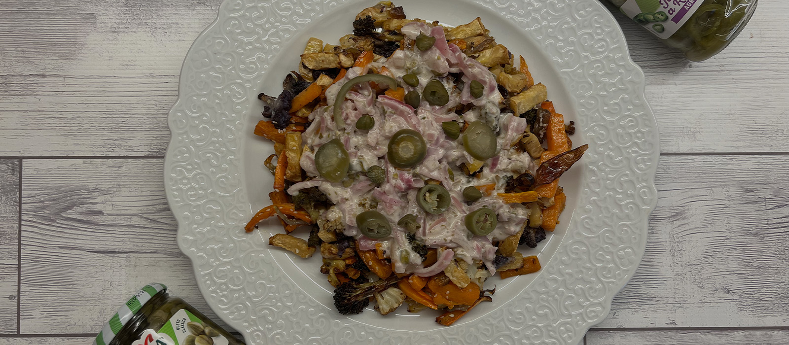 Casseruola di verdure con salsa di cocco ai capperi e Jalapeño