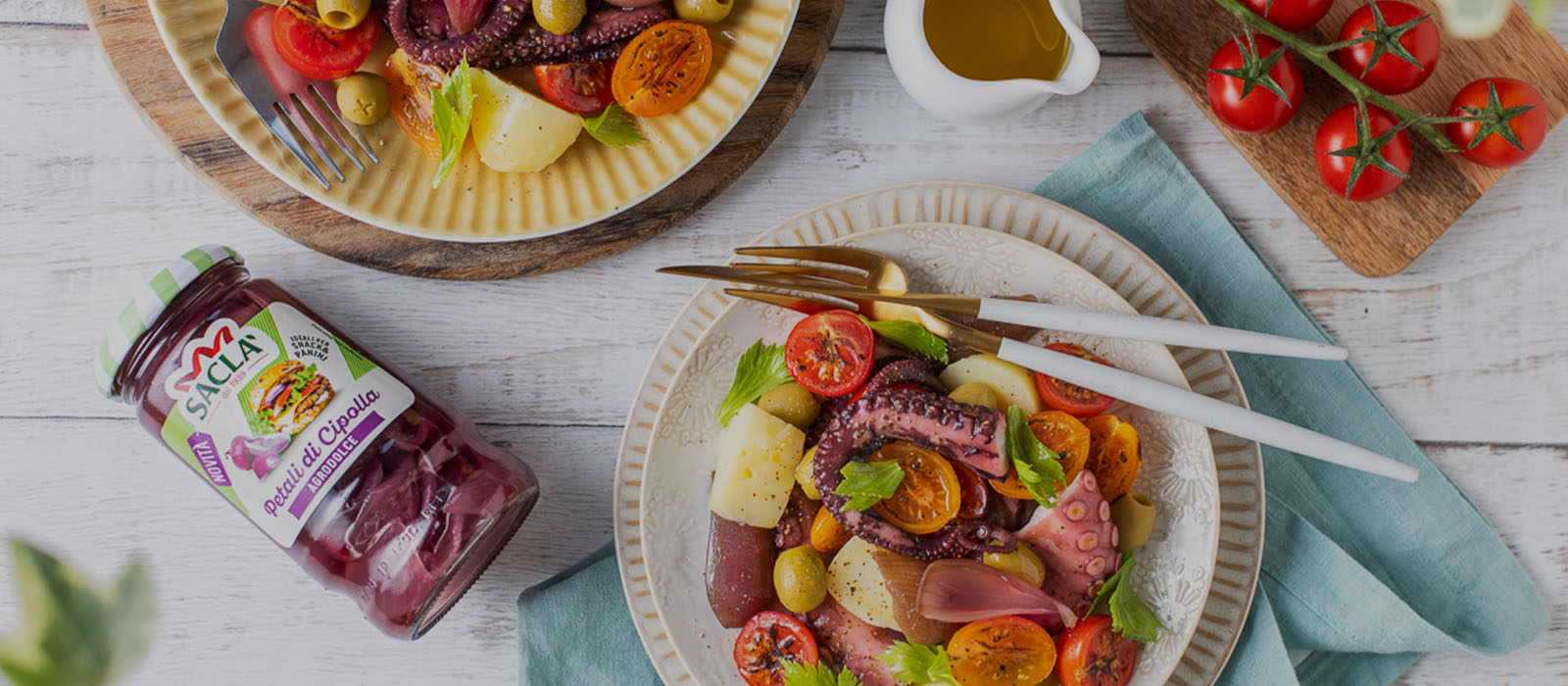 Insalata di polpo e patate con Petali di Cipolla, foglie di sedano, pomodorini e Olive Verdi Snocciolate